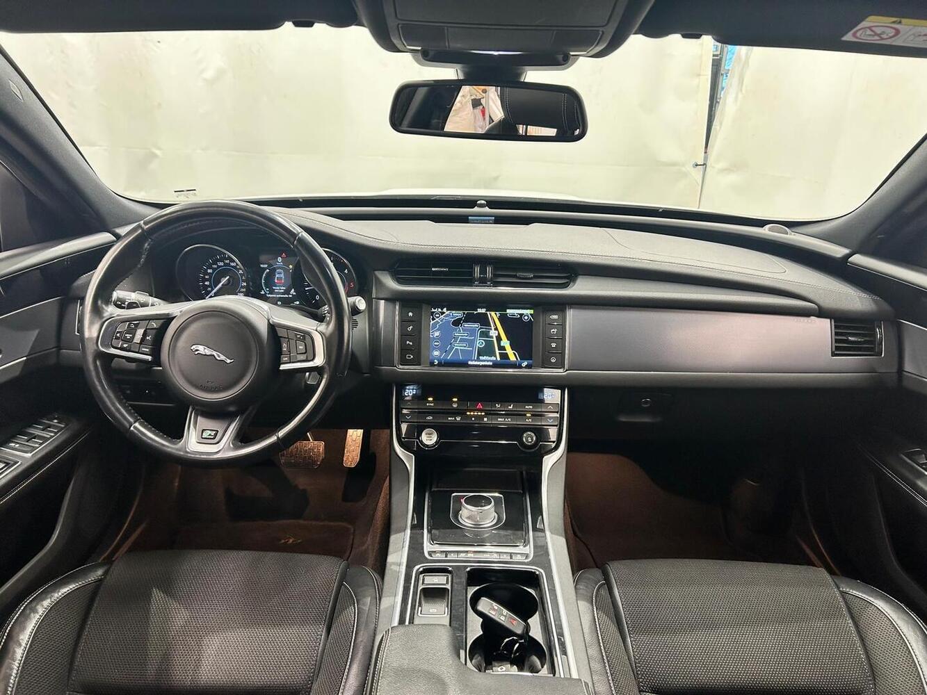 Jaguar XF vaihtoauto
