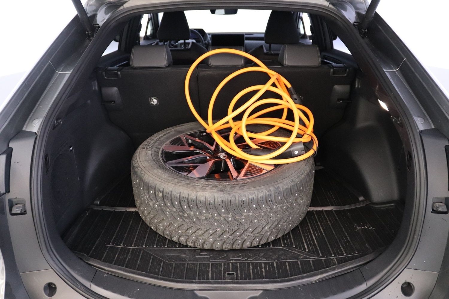 Toyota bZ4X vaihtoauto