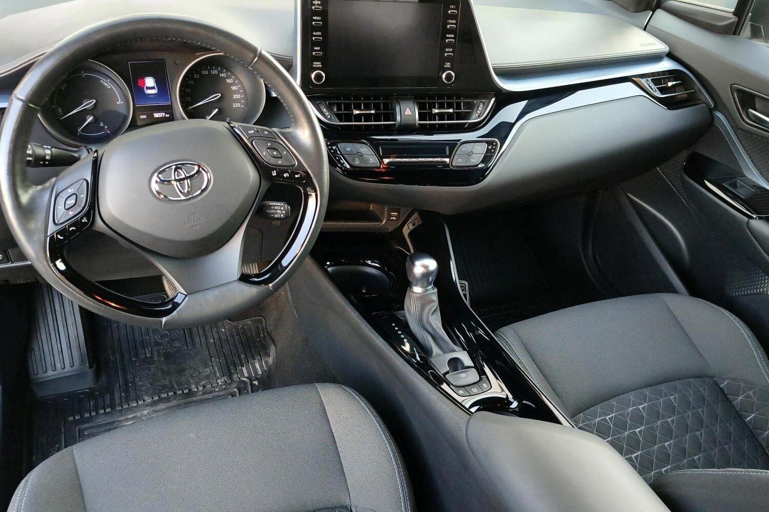 Toyota C-HR vaihtoauto