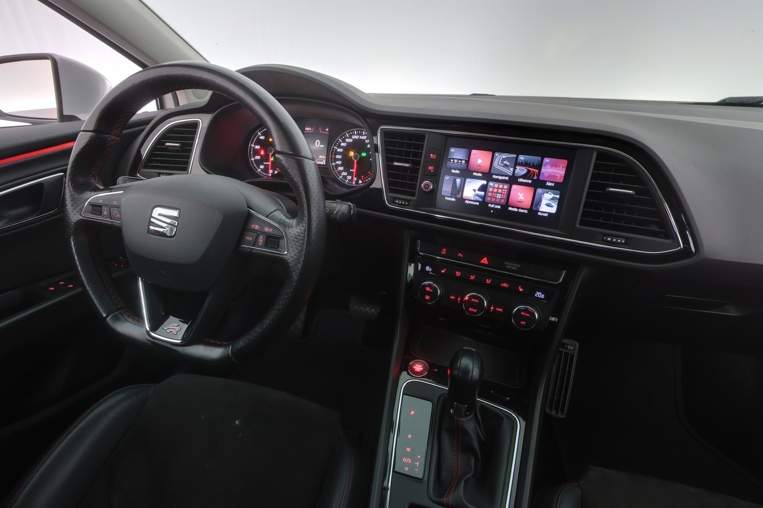 SEAT Leon Sportstourer vaihtoauto