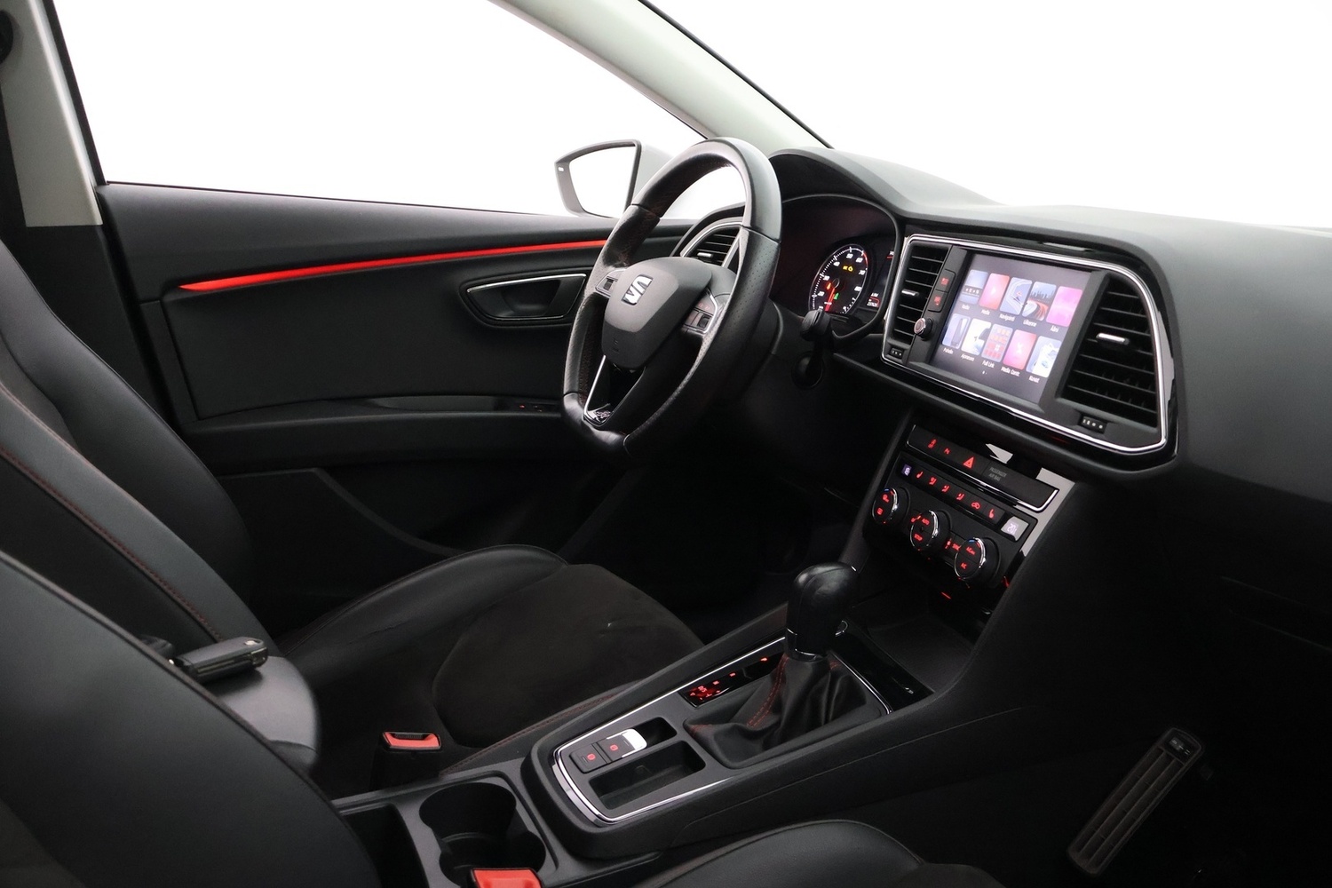 SEAT Leon Sportstourer vaihtoauto