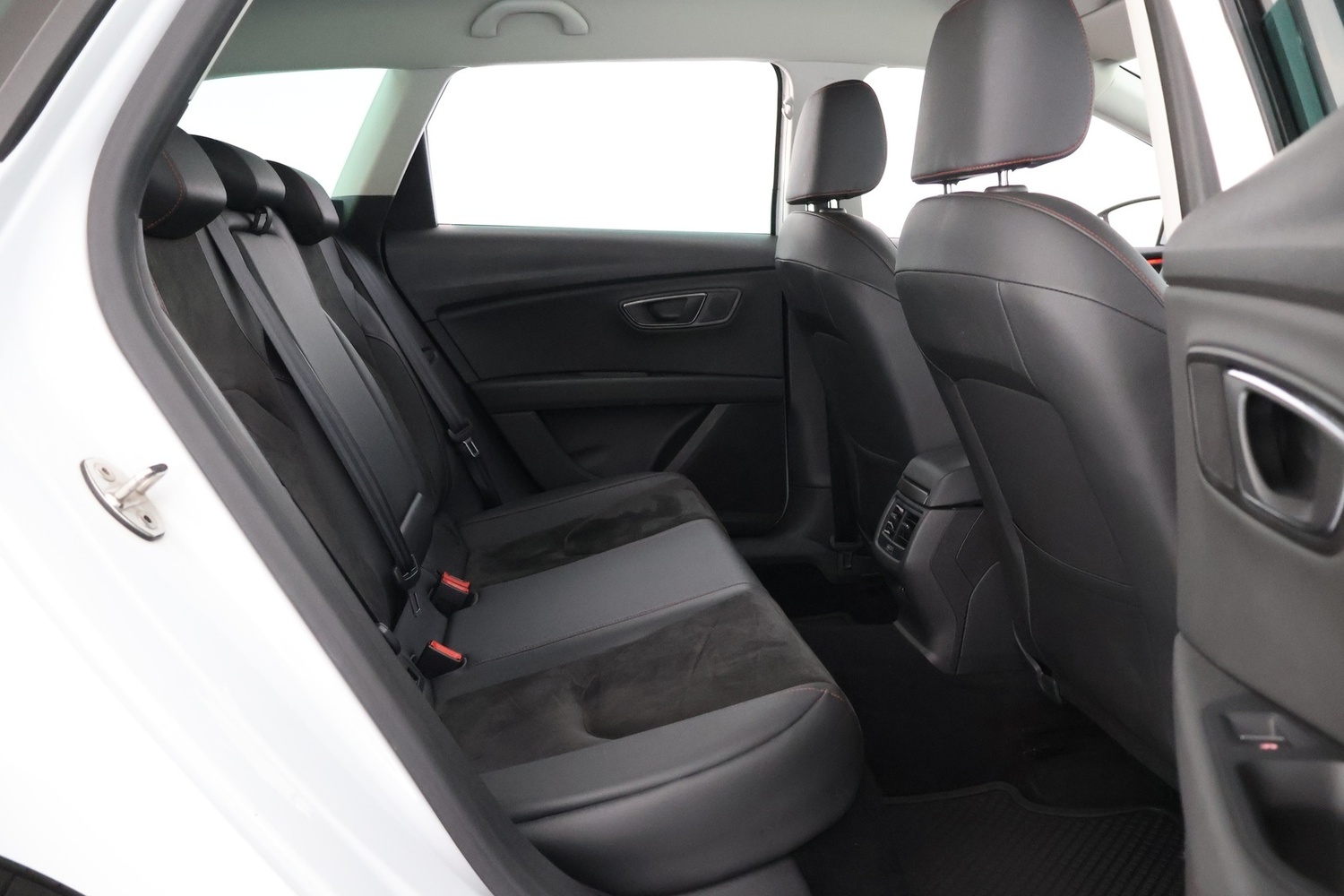 SEAT Leon Sportstourer vaihtoauto
