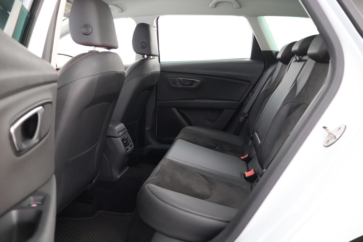 SEAT Leon Sportstourer vaihtoauto