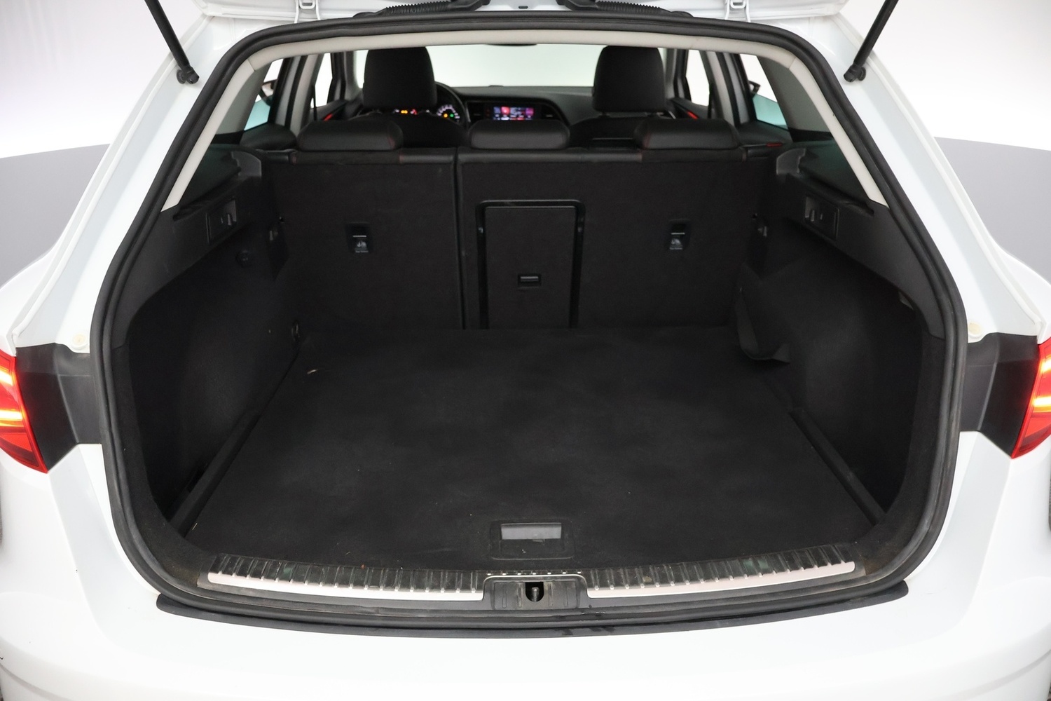 SEAT Leon Sportstourer vaihtoauto