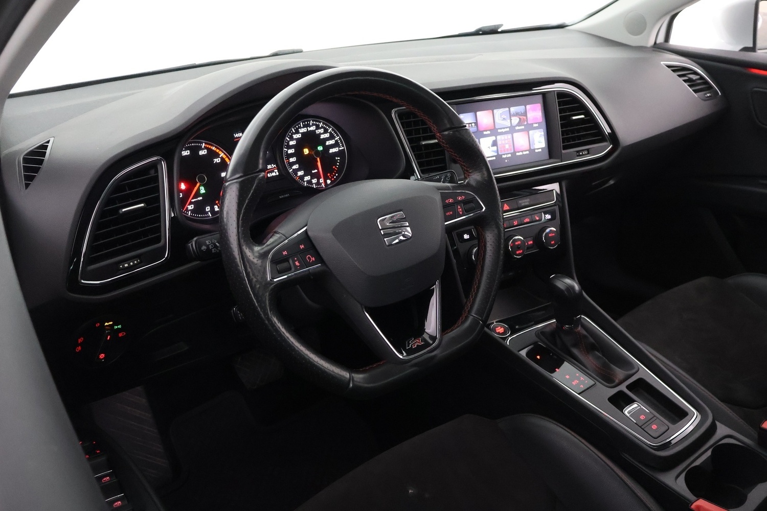 SEAT Leon Sportstourer vaihtoauto