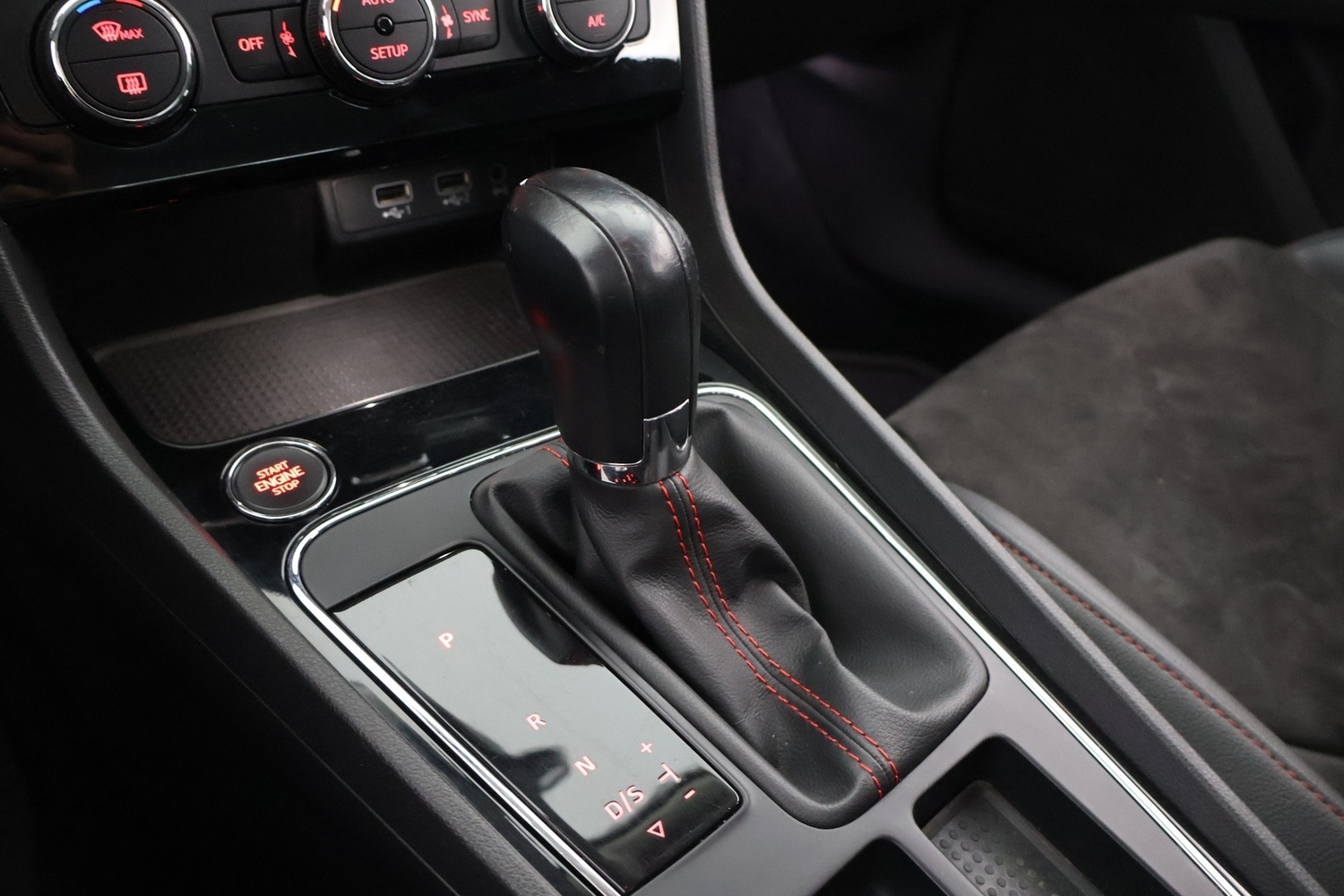 SEAT Leon Sportstourer vaihtoauto