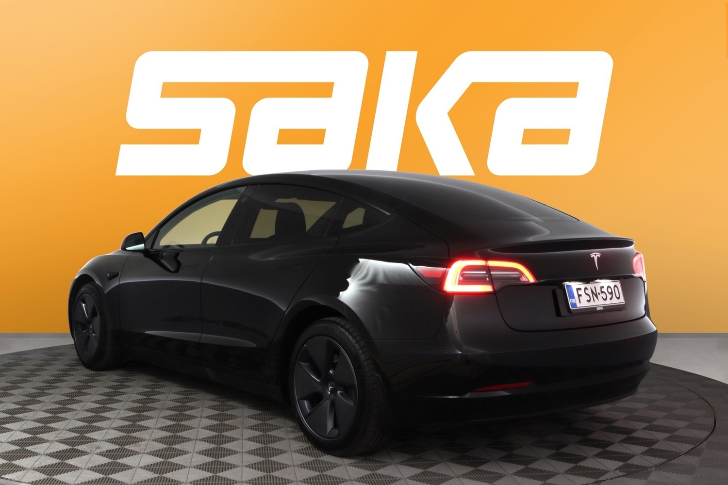 Tesla Model 3 vaihtoauto
