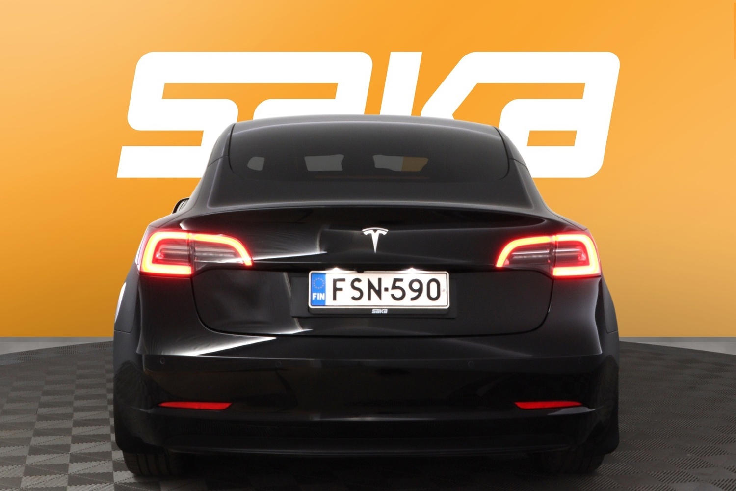 Tesla Model 3 vaihtoauto