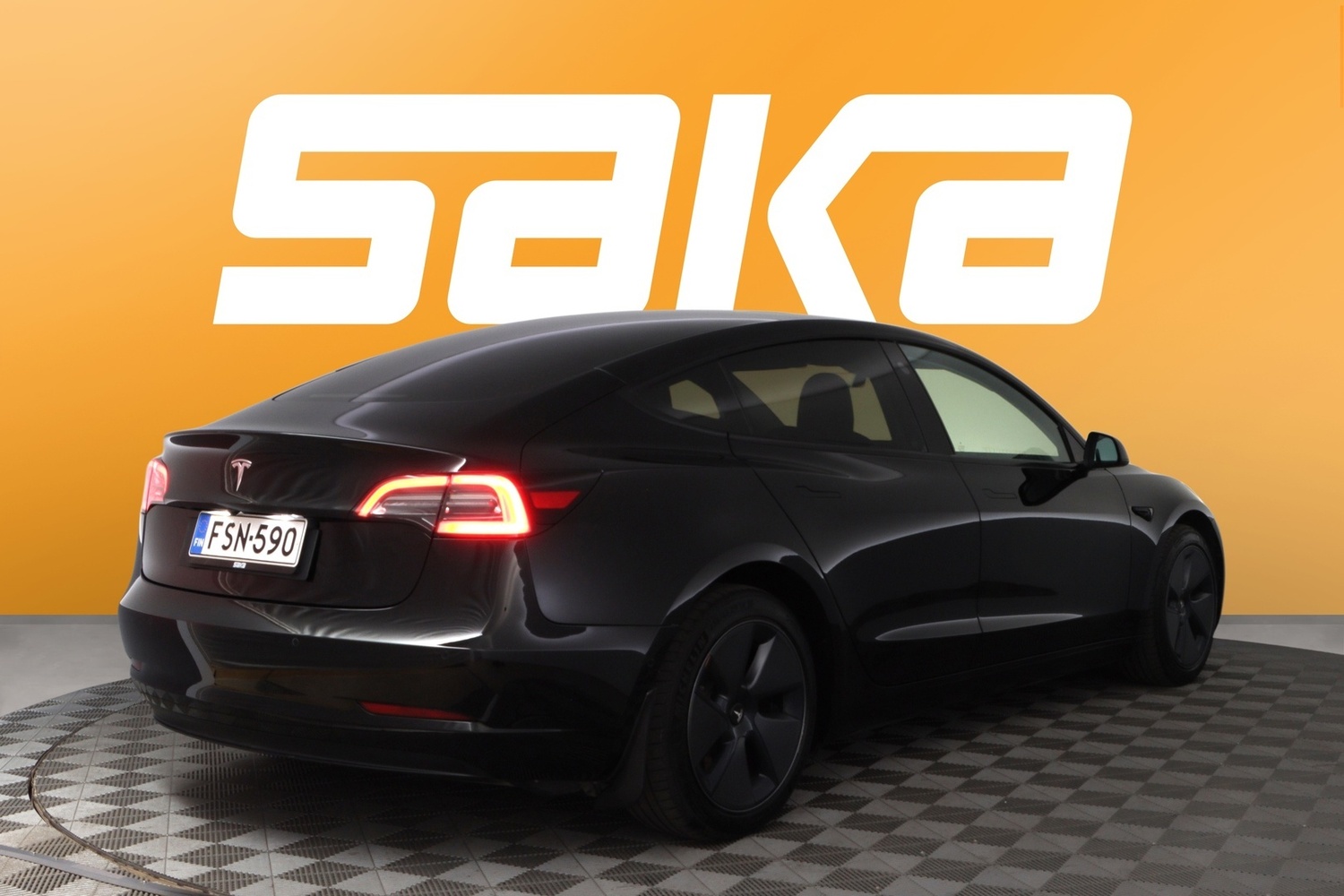 Tesla Model 3 vaihtoauto