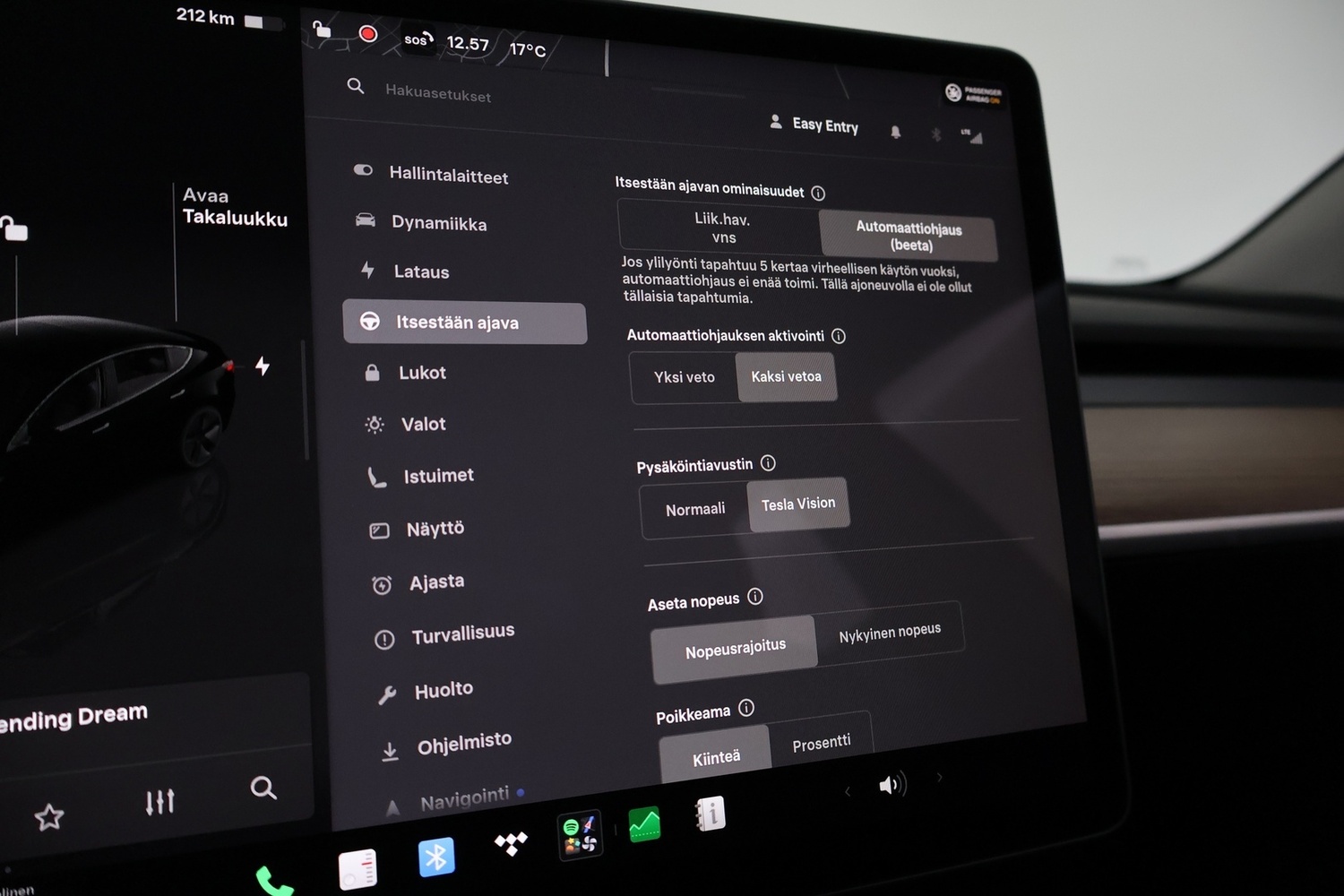 Tesla Model 3 vaihtoauto