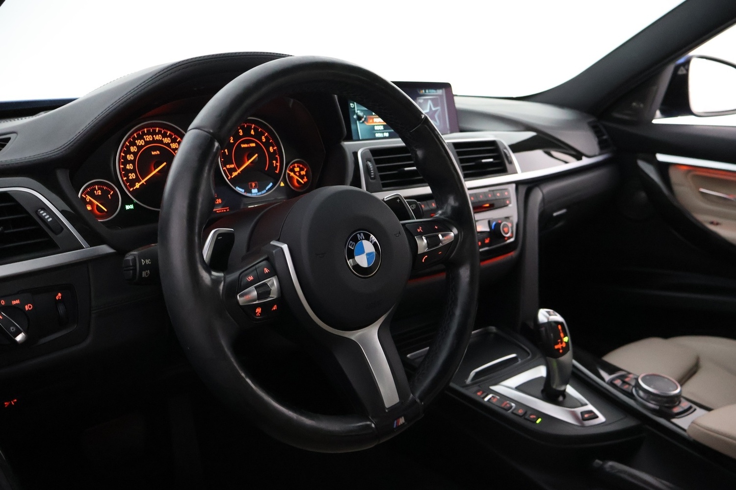 BMW 330 vaihtoauto
