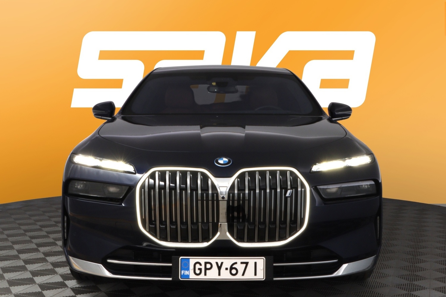 BMW i7 vaihtoauto