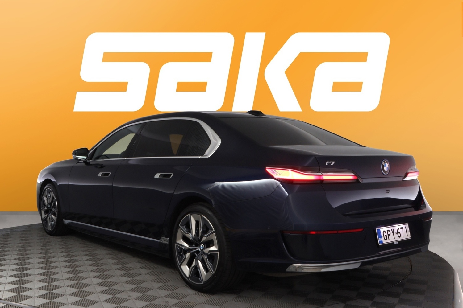 BMW i7 vaihtoauto