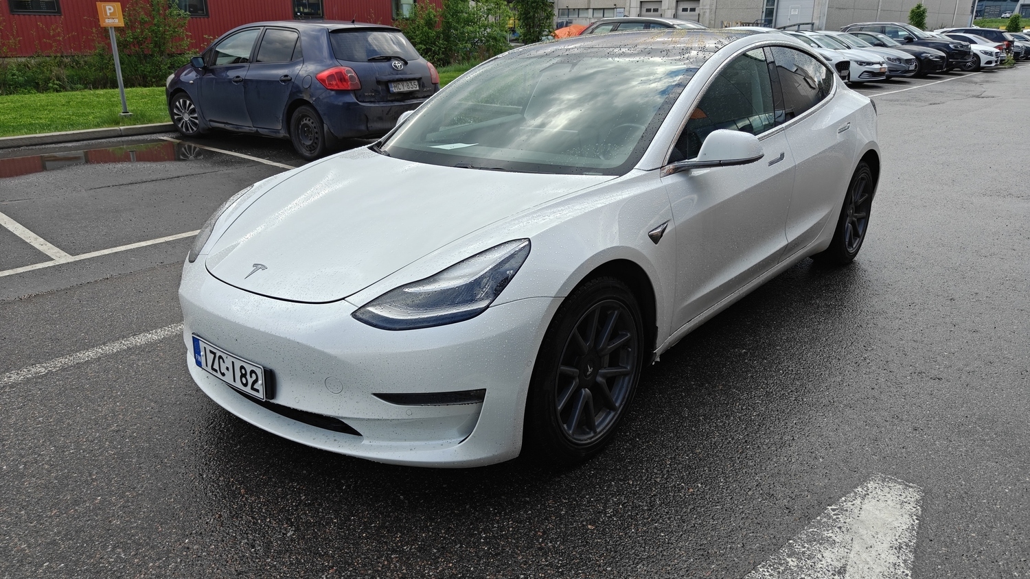 Tesla Model 3 vaihtoauto