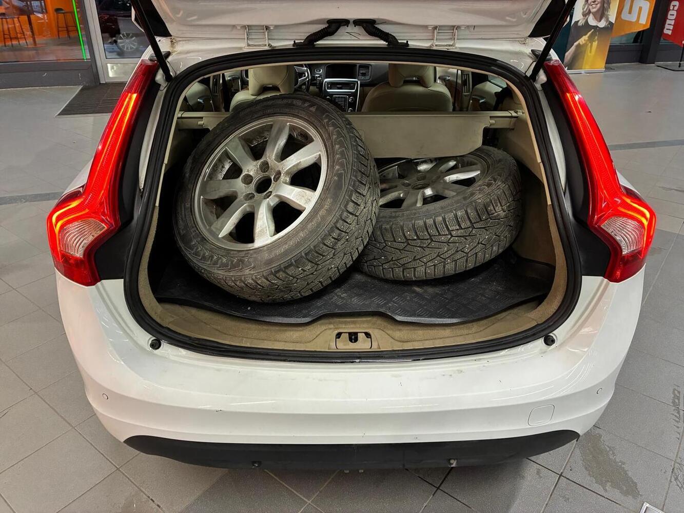 Volvo V60 vaihtoauto