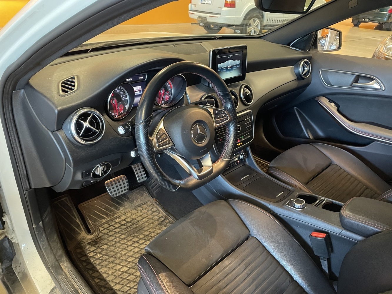 Mercedes-Benz GLA vaihtoauto