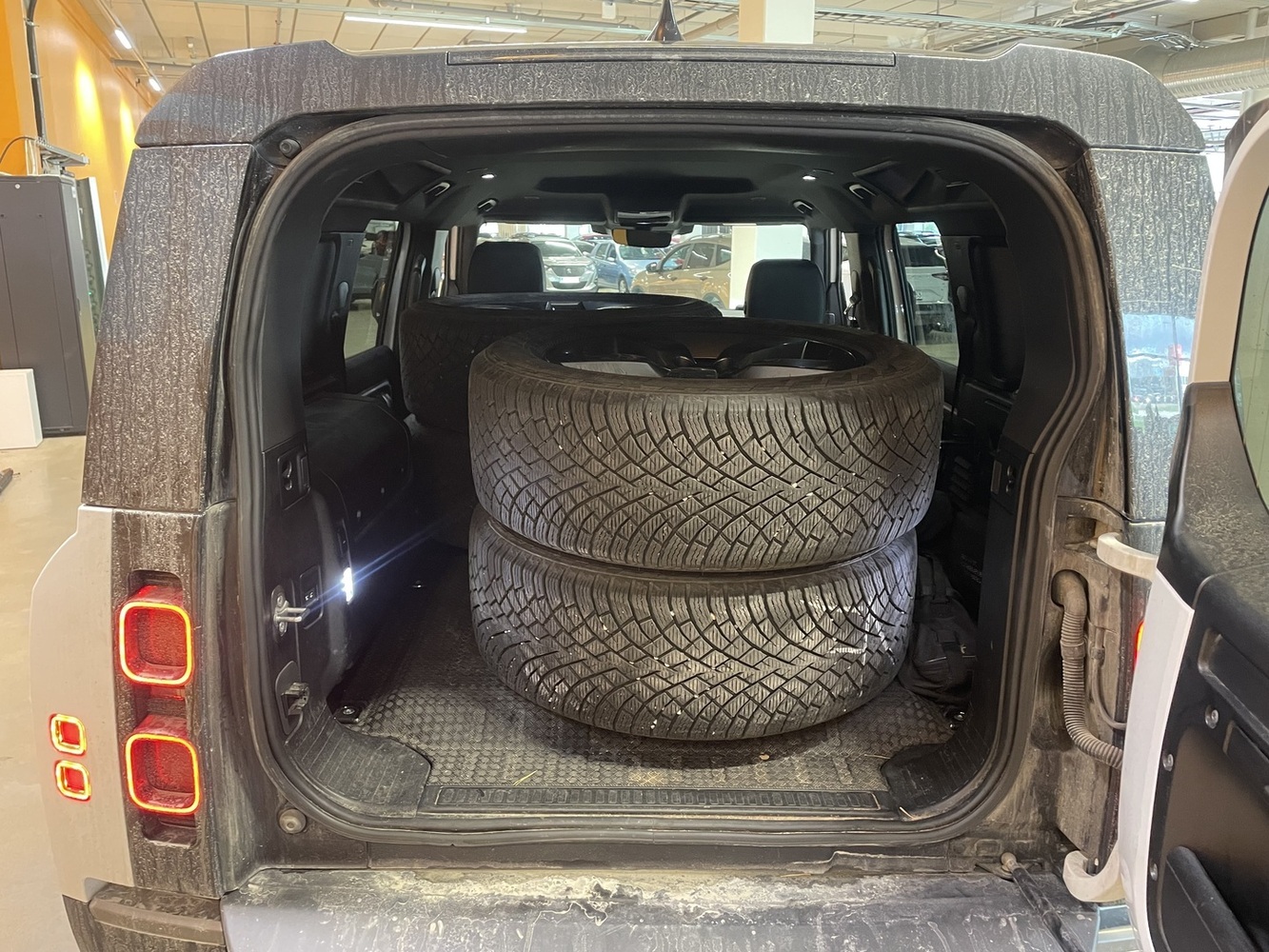 Land Rover Defender vaihtoauto