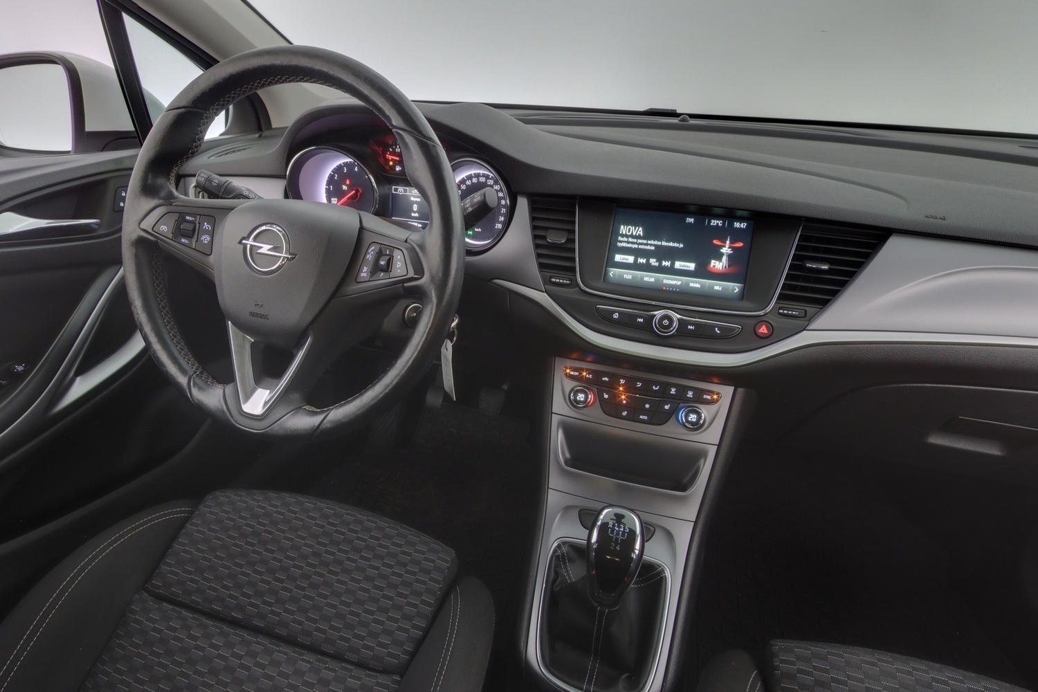 Opel Astra vaihtoauto