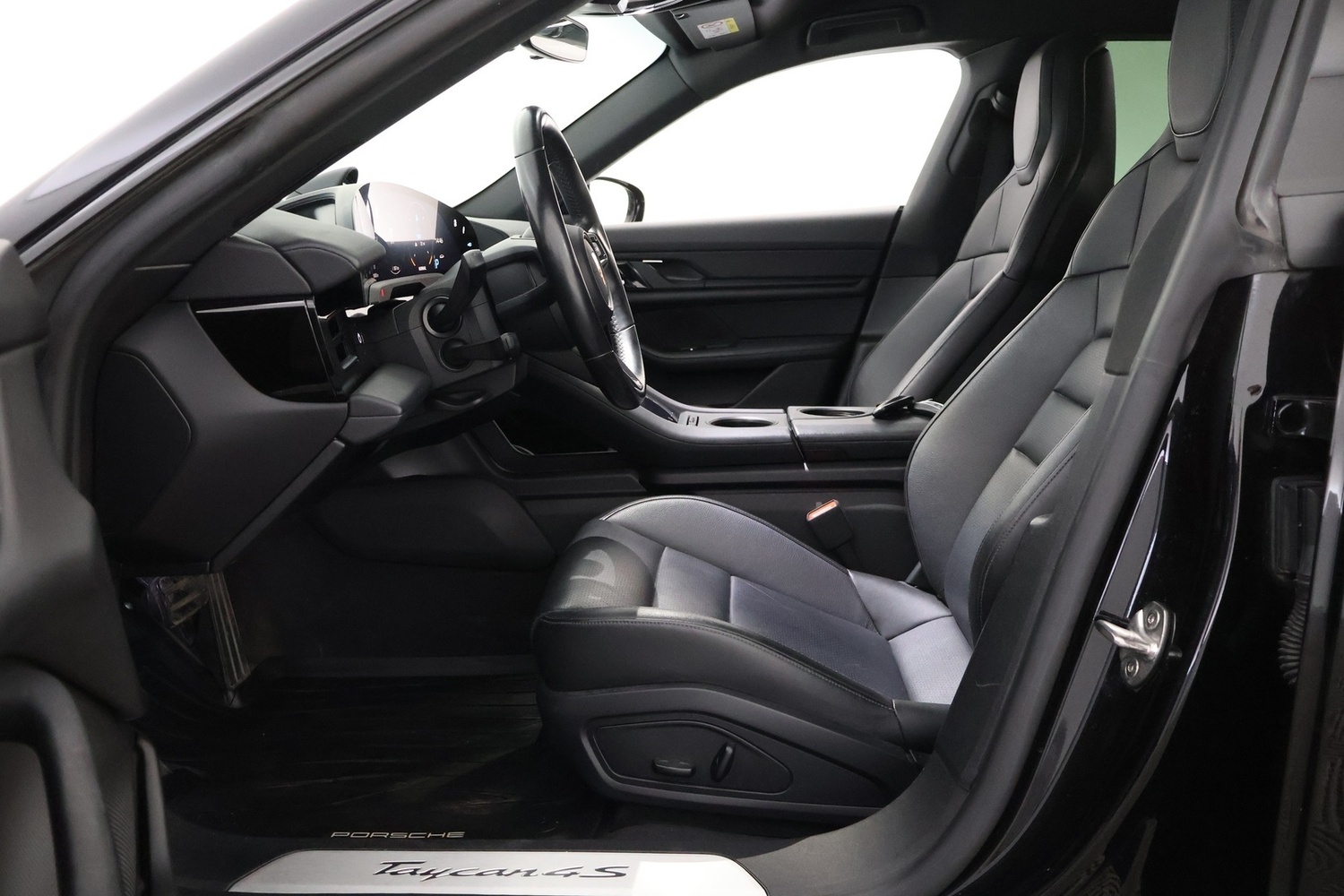 Porsche Taycan vaihtoauto