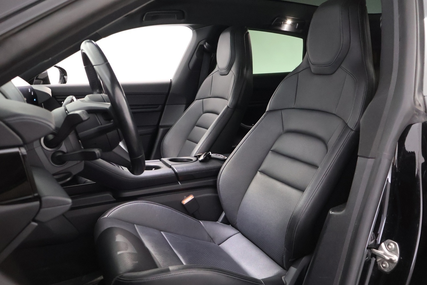 Porsche Taycan vaihtoauto