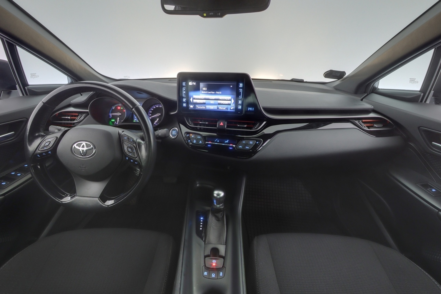 Toyota C-HR vaihtoauto