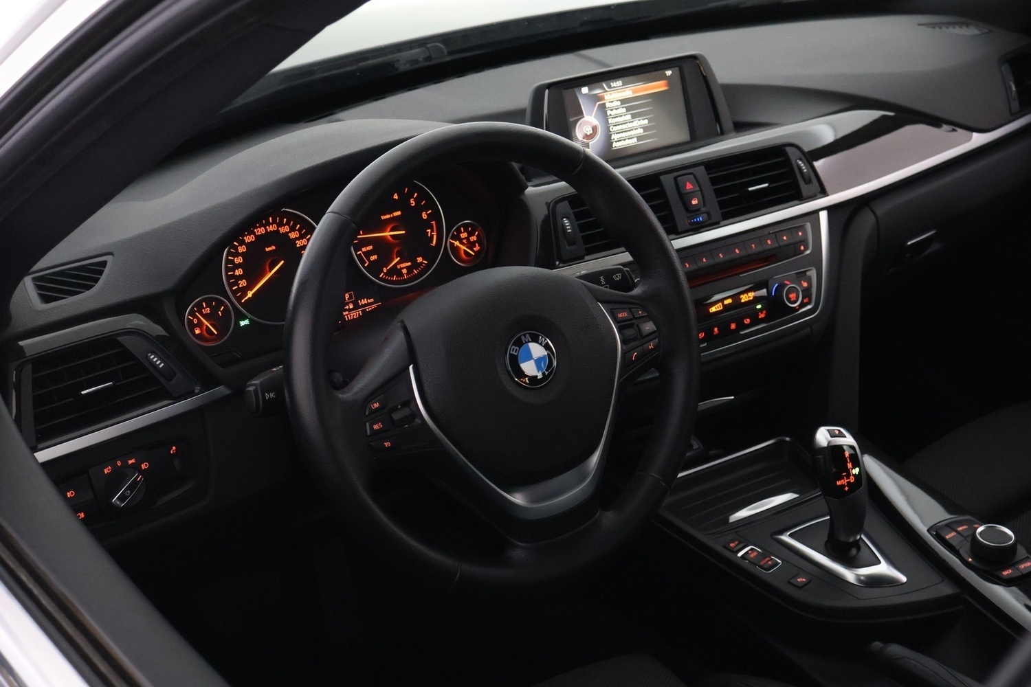 BMW 320 vaihtoauto