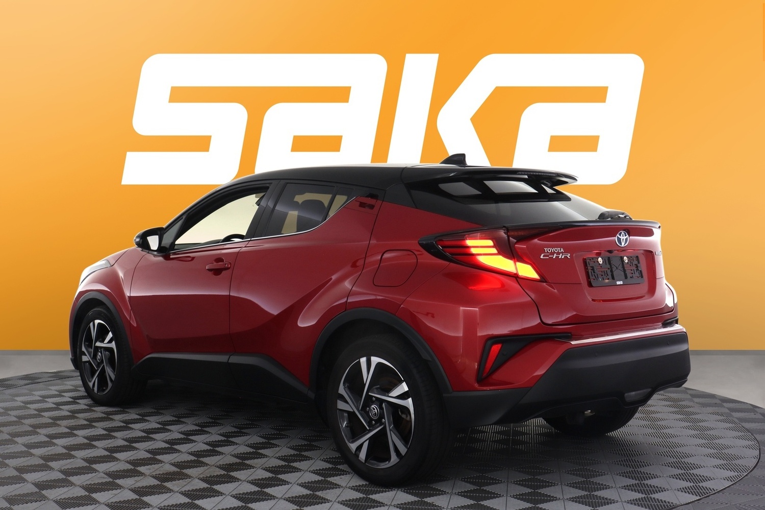 Toyota C-HR vaihtoauto