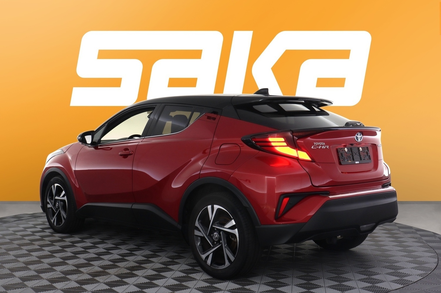 Toyota C-HR vaihtoauto