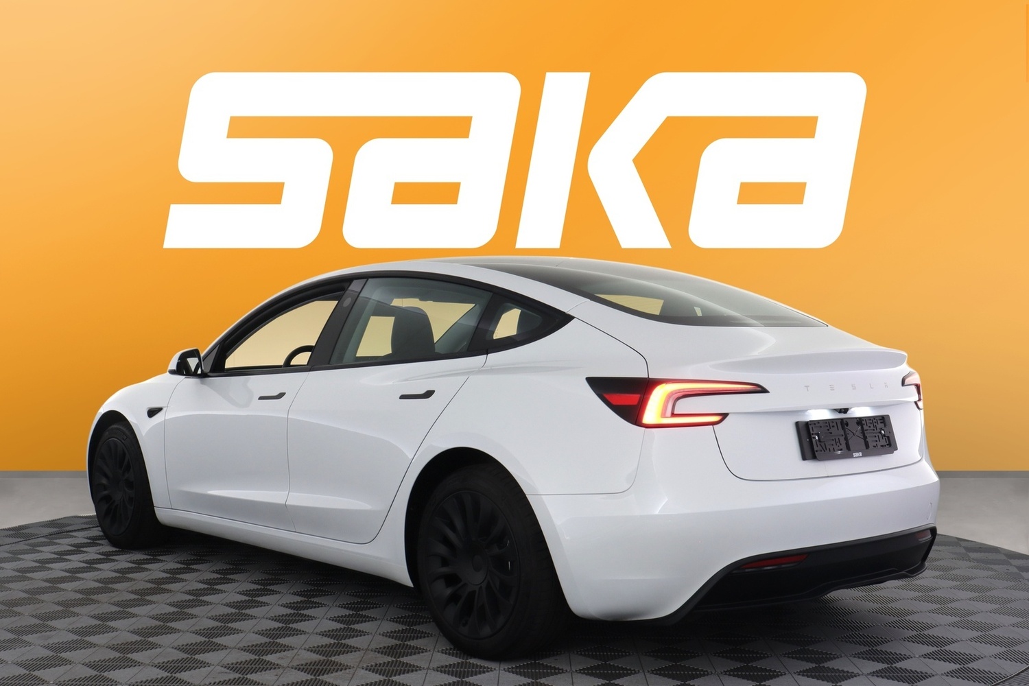 Tesla Model 3 vaihtoauto