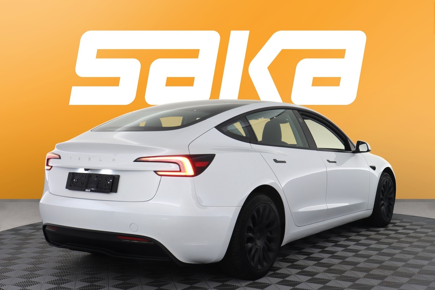 Tesla Model 3 vaihtoauto