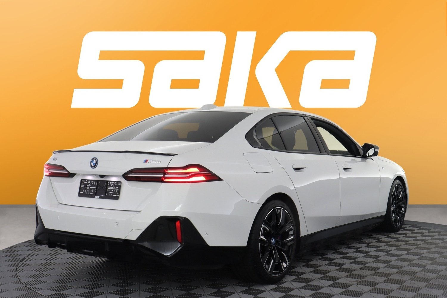 BMW i5 M60 vaihtoauto