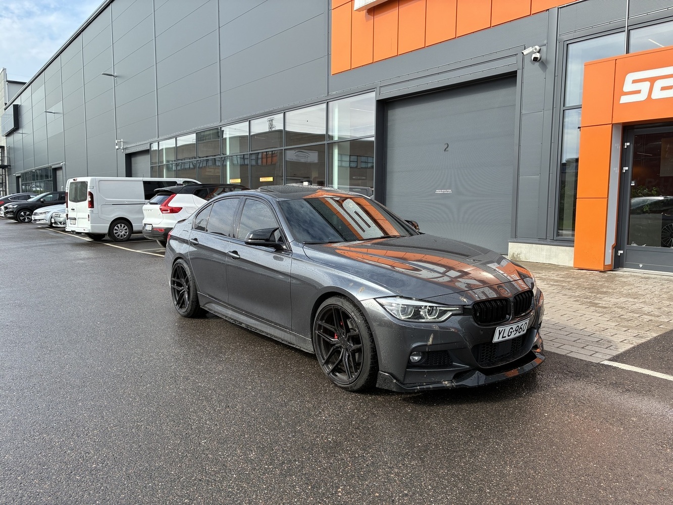 BMW 330 vaihtoauto