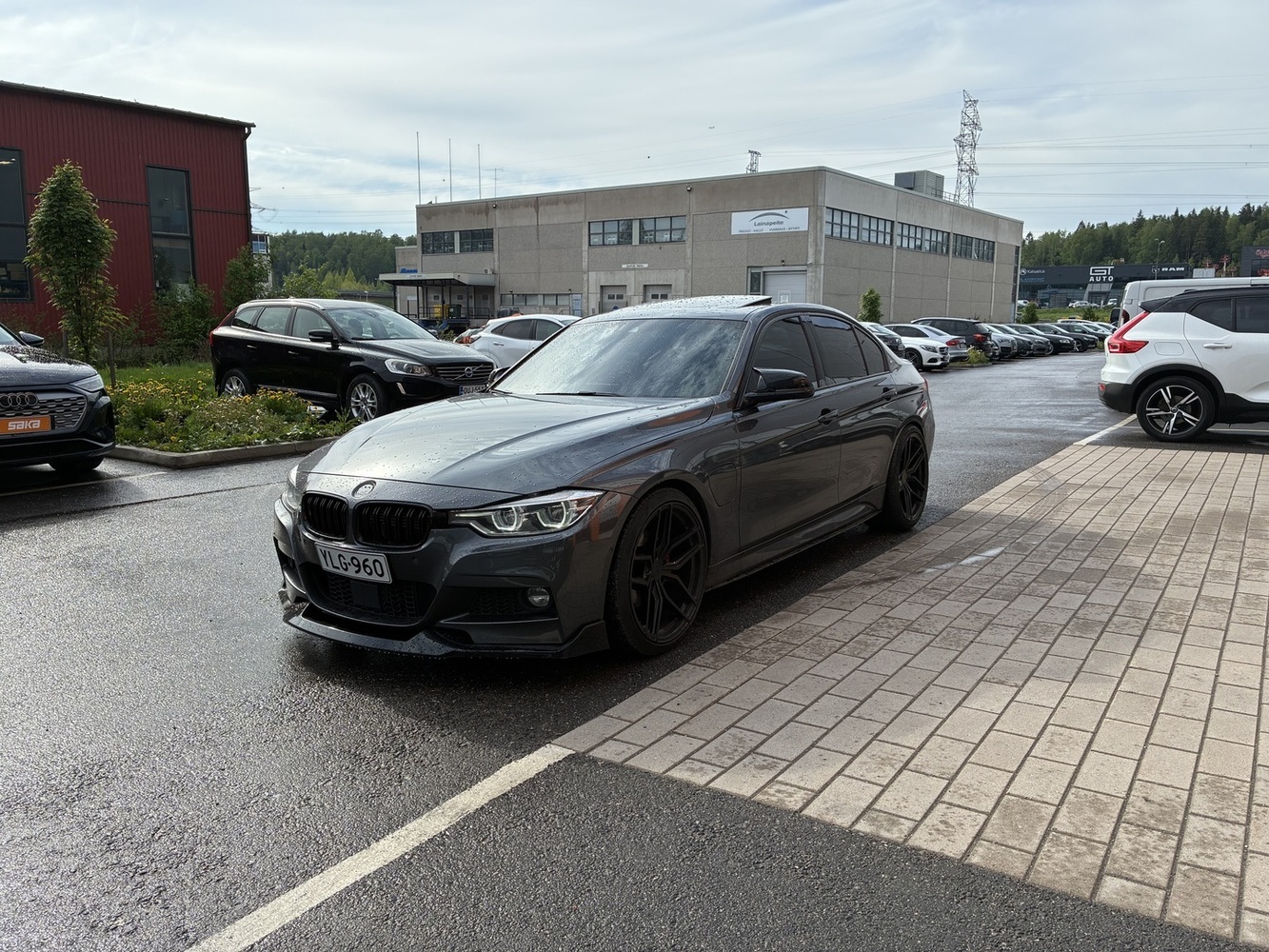BMW 330 vaihtoauto