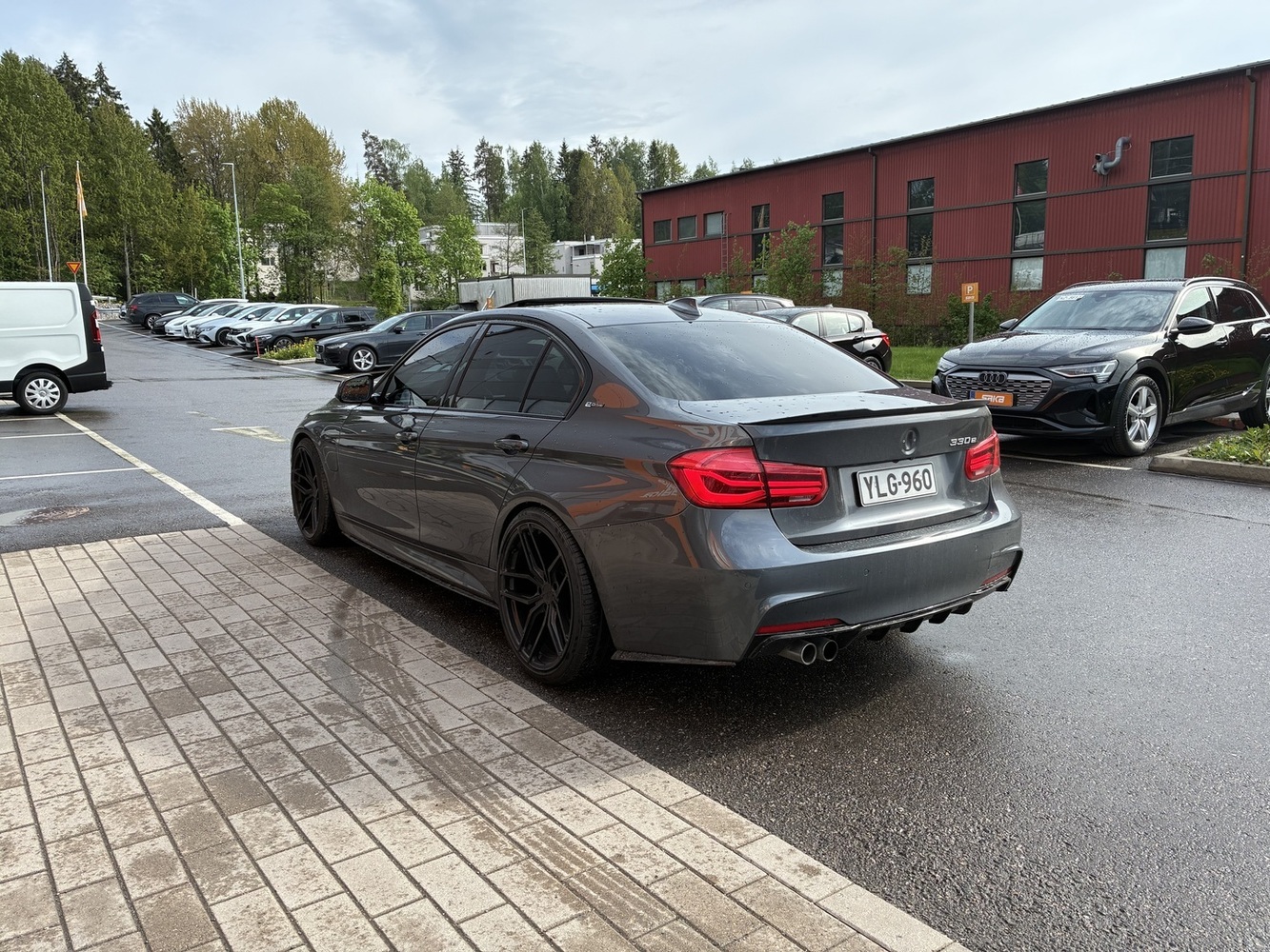 BMW 330 vaihtoauto