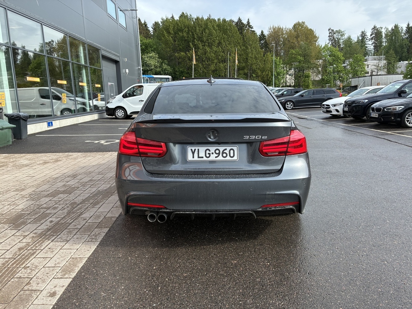 BMW 330 vaihtoauto
