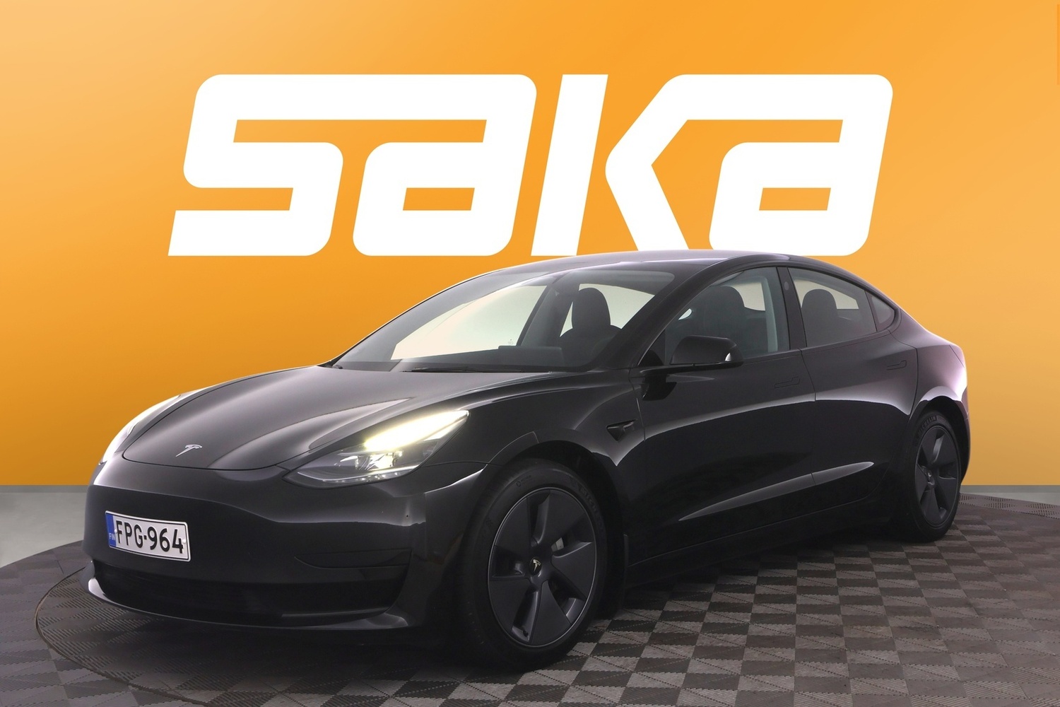 Tesla Model 3 vaihtoauto
