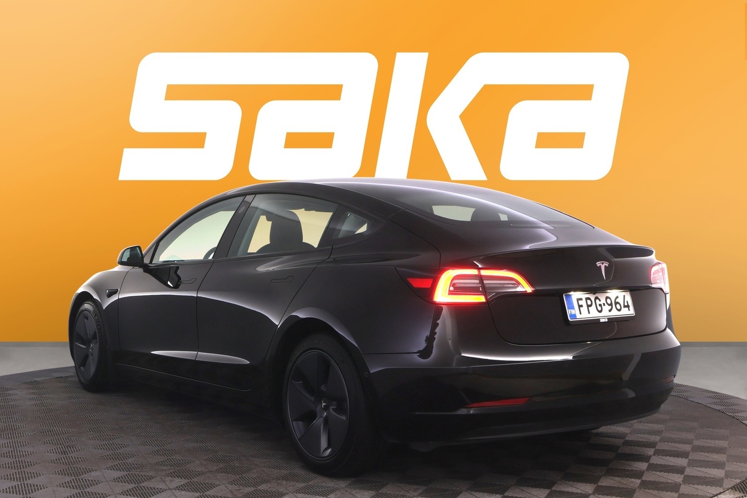 Tesla Model 3 vaihtoauto