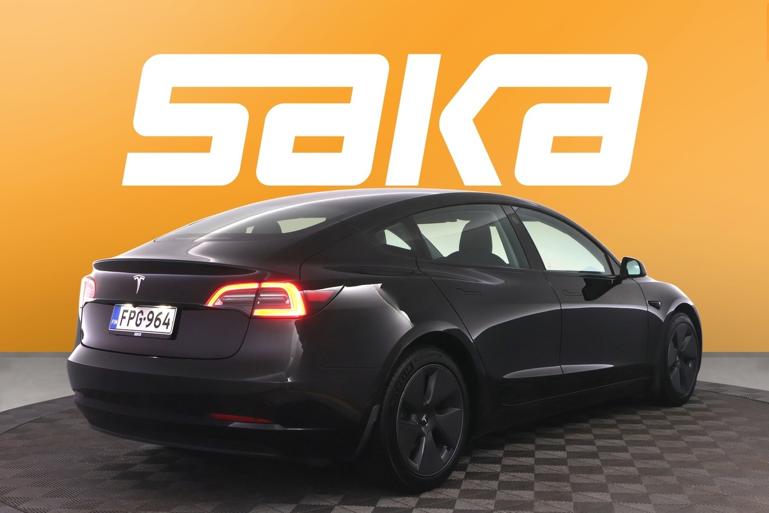 Tesla Model 3 vaihtoauto