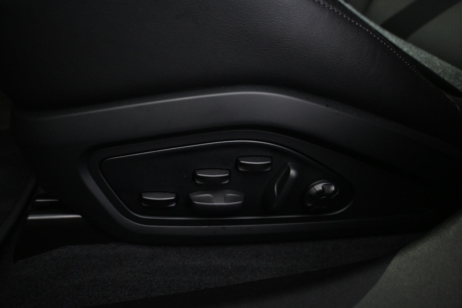 Porsche Taycan vaihtoauto