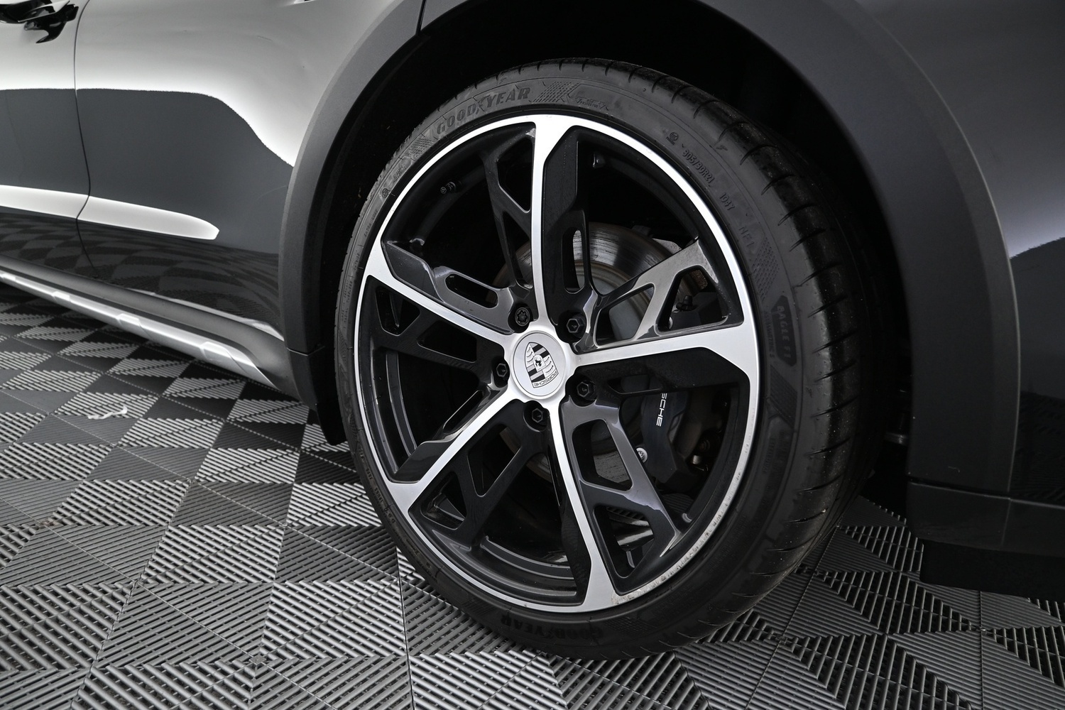 Porsche Taycan vaihtoauto