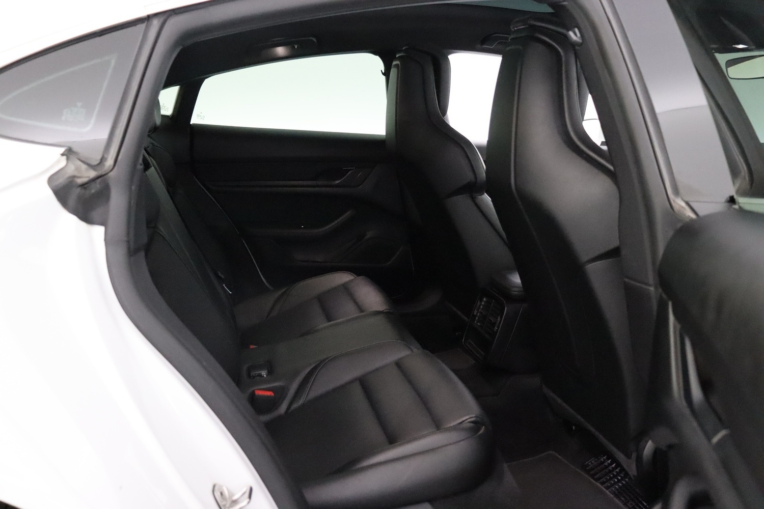 Porsche Taycan vaihtoauto