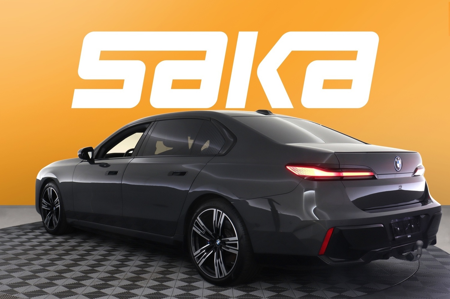 BMW i7 vaihtoauto