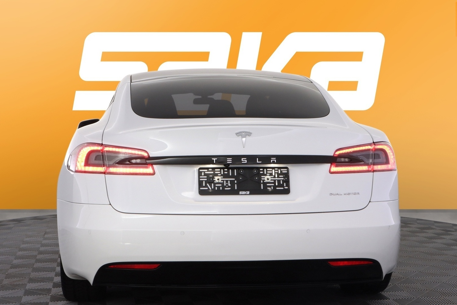 Tesla Model S vaihtoauto