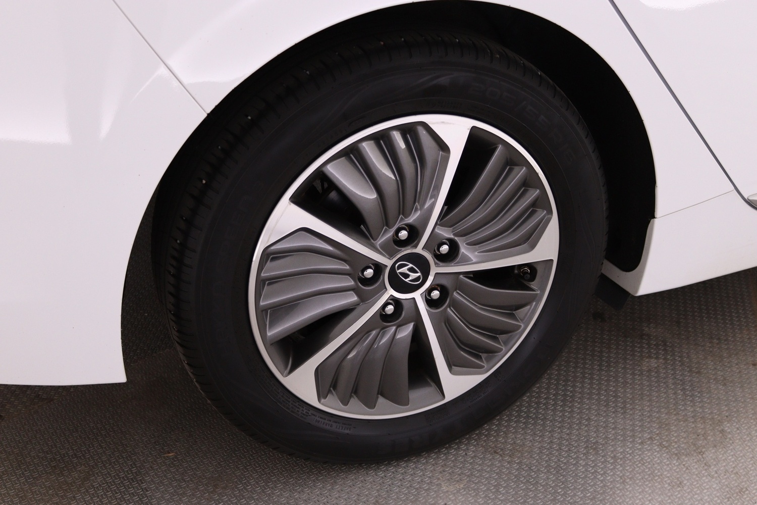 Hyundai IONIQ plug-in vaihtoauto