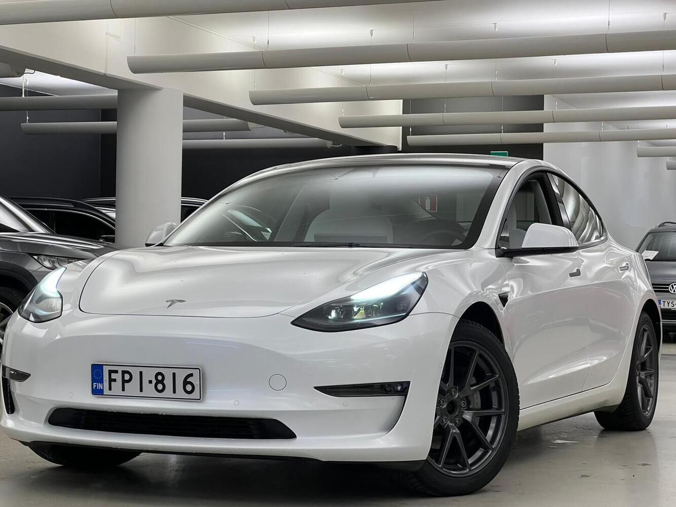 Tesla Model 3 vaihtoauto