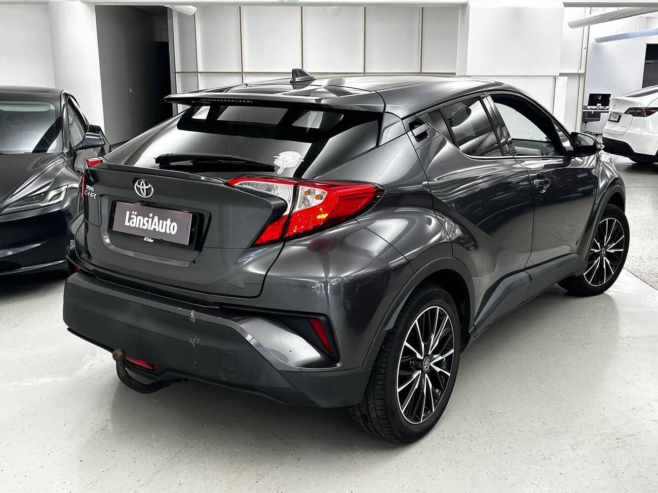 Toyota C-HR vaihtoauto