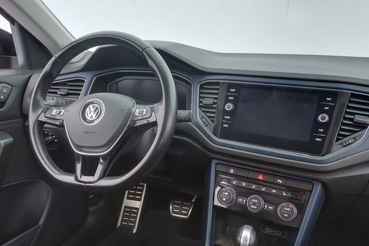 Volkswagen T-Roc vaihtoauto