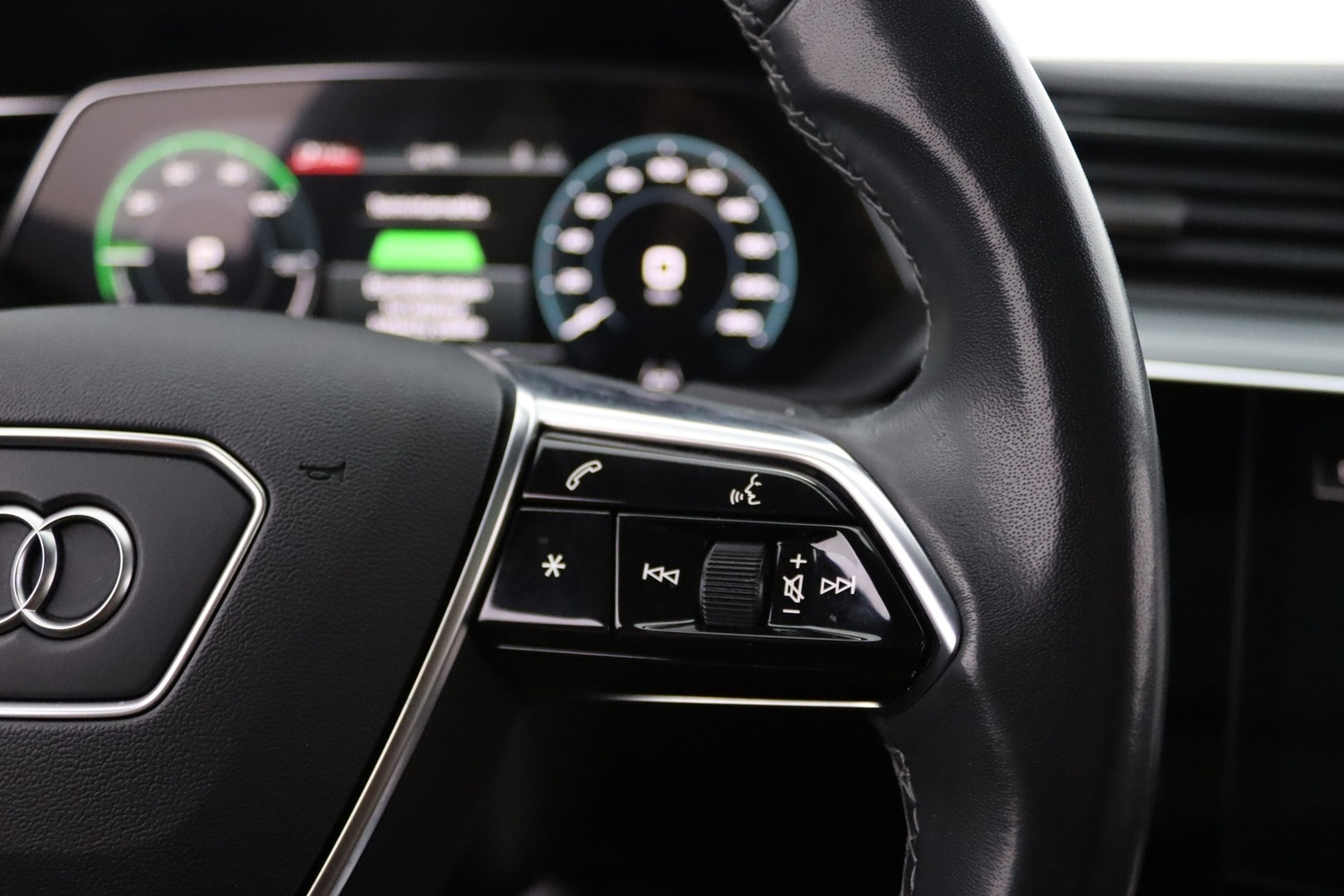 Audi Q8 e-tron vaihtoauto