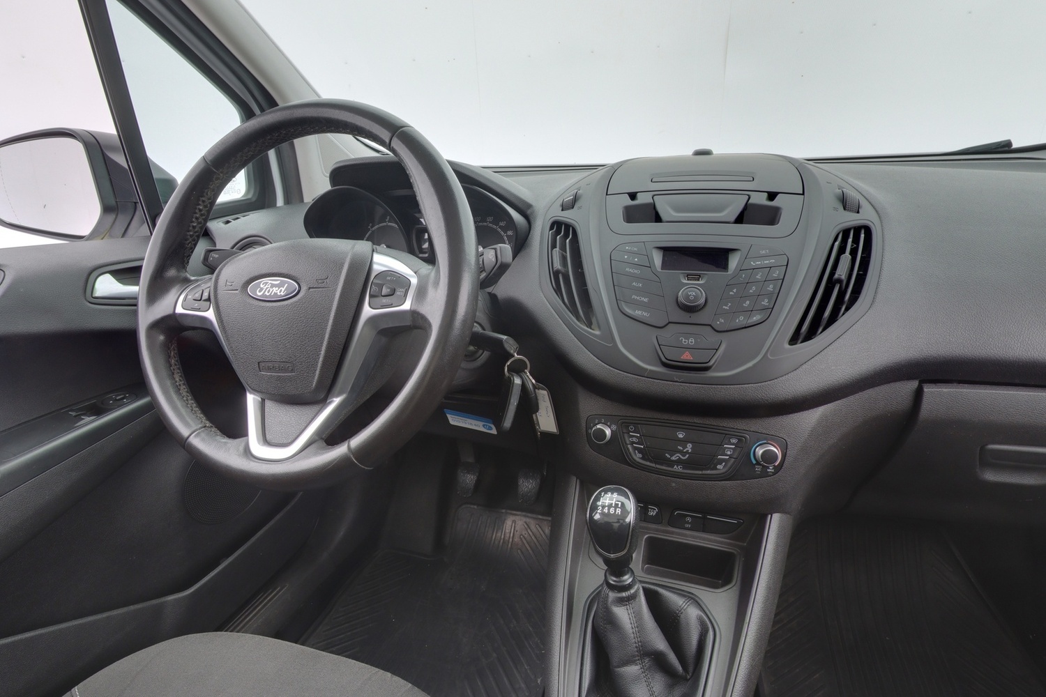 Ford Transit Courier vaihtoauto