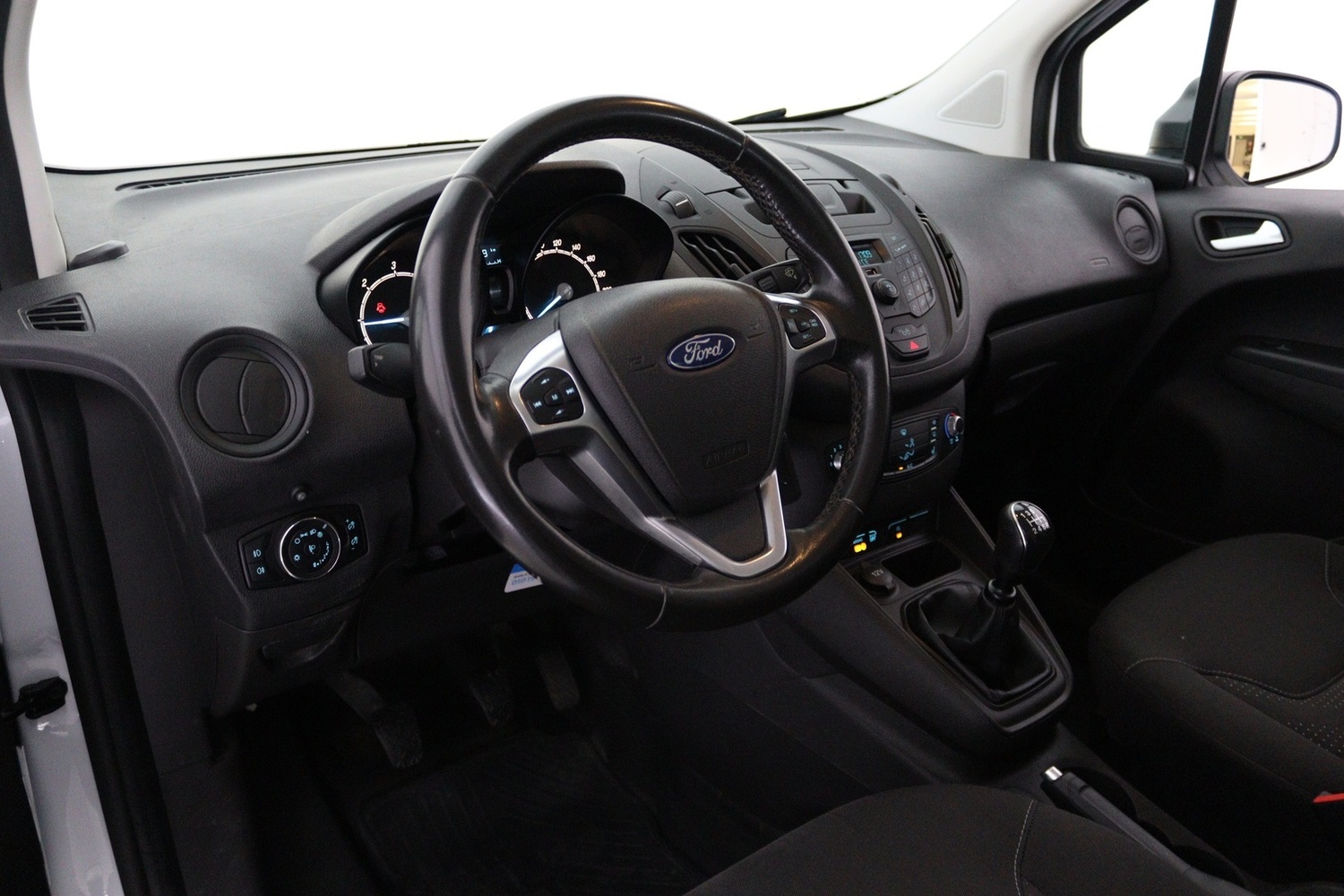 Ford Transit Courier vaihtoauto